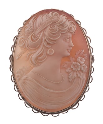 Lot 199 - A large cameo pendant/brooch
