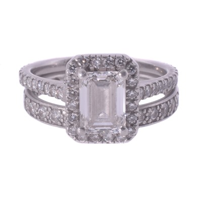 Lot 136 - A platinum diamond ring and band set