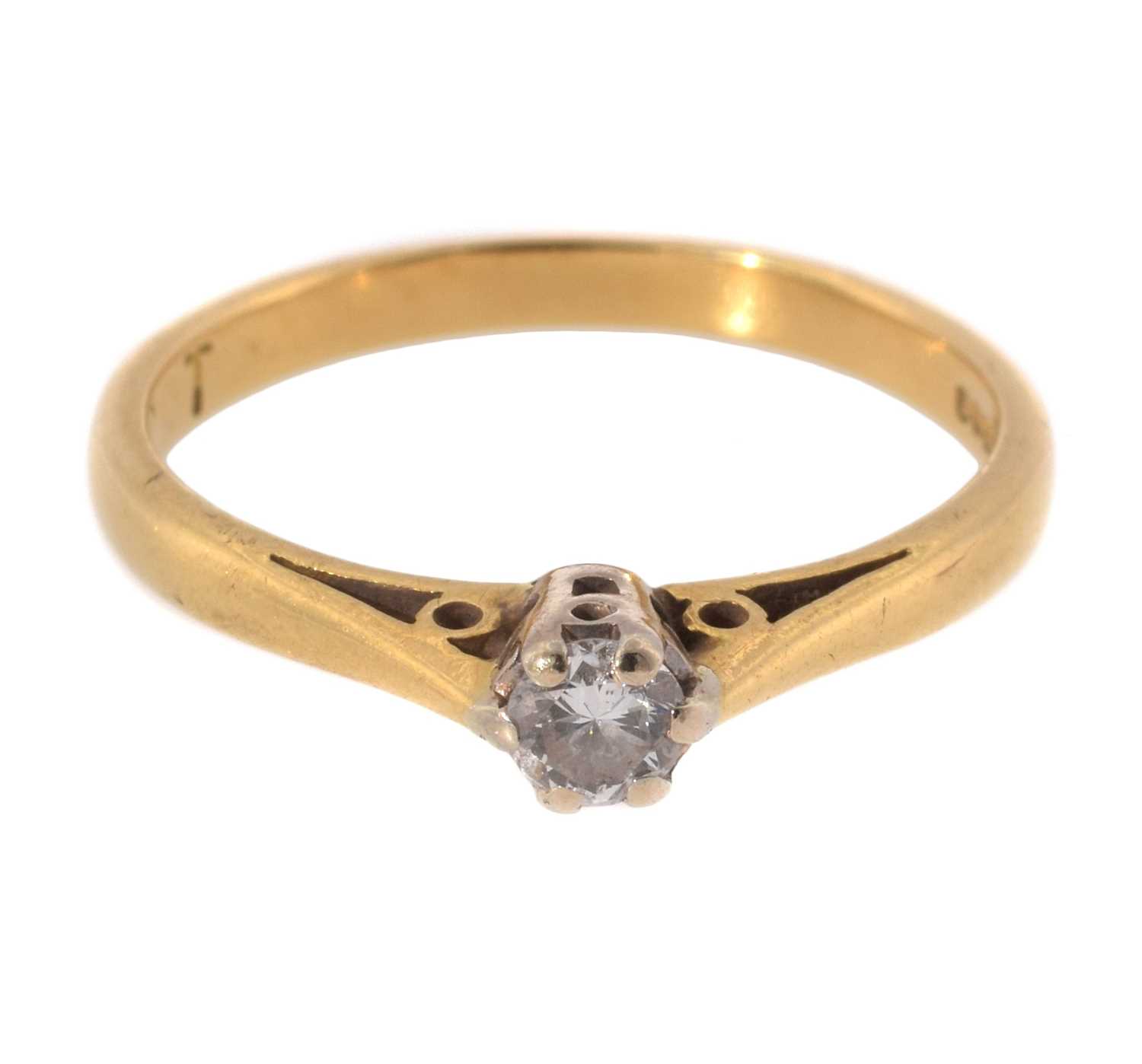 Lot 35 - An 18ct gold solitaire ring