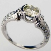 Lot 246 - 18ct white gold slightly yellow single stone