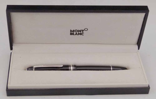 Lot 28 - Montblanc pix fountain pen boxed.