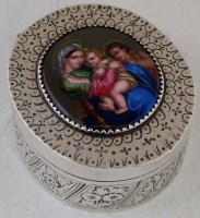 Lot 369 - Silver oval box, 18th century and later with