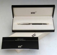 Lot 35 - Montblanc Solitaire Doue b&w steel pen.
