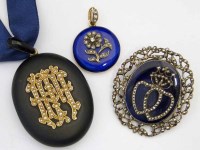 Lot 303 - Victorian black onyx mourning locket dressed with