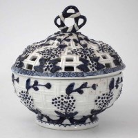 Lot 81 - Derby Chestnut basket and cover circa 1760