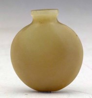 Lot 220 - Chalcedony compressed globular snuff bottle