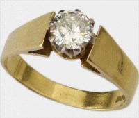 Lot 347 - 18ct (750) gold single stone diamond ring