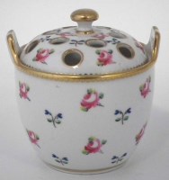 Lot 161 - Chamberlains Worcester pot pourri vase circa