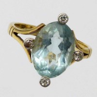 Lot 422 - 9ct gold aquamarine ring
