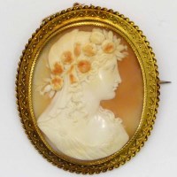 Lot 432 - Large shell cameo brooch