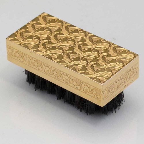 Lot 225 - Boucheron Paris 18ct gold mounted brush