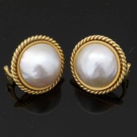 Lot 301 - Pair Mabe earrings in 18ct yellow gold