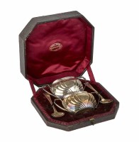 Lot 1 - Pair of cased silver tazzas