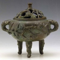 Lot 137 - Bronze koro