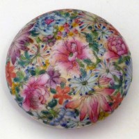 Lot 141 - Famille rose compressed globular box