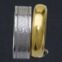 Lot 213 - 22ct wedding ring; 750 wedding ring