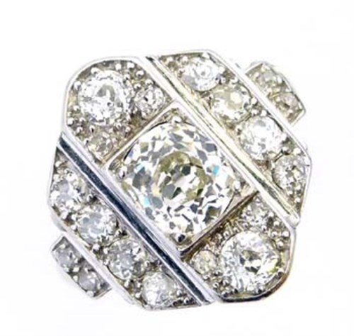 Lot 284 - Art deco platinum and diamond ring