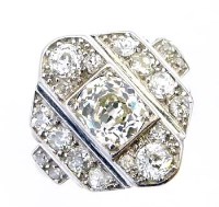 Lot 284 - Art deco platinum and diamond ring