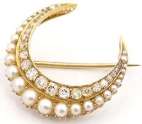 Lot 299 - Late Victorian crescent shaped brooch set with