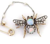Lot 317 - Opal and diamond bee brooch