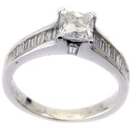 Lot 204 - Colourless (F) princess cut diamond 1.01ct, in a
