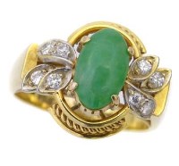 Lot 214 - 14ct (585) gold fancy ring set with a central