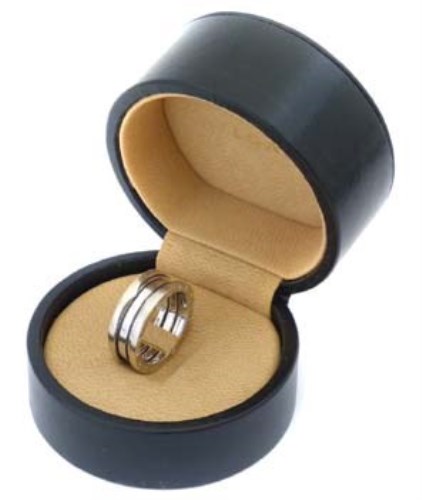 Lot 217 - An 18ct gold Bulgari B Zero 1 band ring