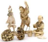 Lot 423 - Japanese ivory netsuke of an early 17th century