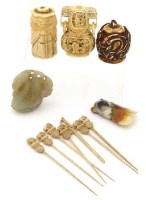 Lot 438 - Chinese carved stone cicada, length 5cm; and five other items