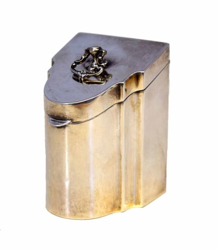 Lot 201 - An Edward VII silver tea caddy by William Hutton & Co
