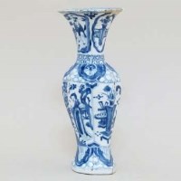 Lot 260 - Kangxi blue and white vase