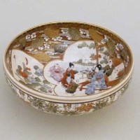 Lot 293 - Small satsuma bowl.