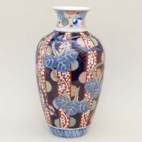 Lot 322 - Japanese Arita porcelain Imari pattern vase