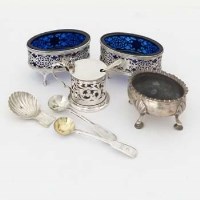 Lot 536 - Silver salt, London 1759; caddy spoon, circa