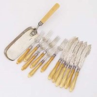 Lot 541 - Silver bladed crumb scoop; six pairs of silver