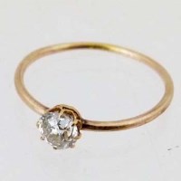 Lot 568 - Gold single stone diamond ring.