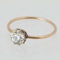 Lot 571 - Gold single stone diamond ring.