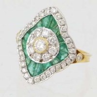 Lot 577 - 18ct (750) gold emerald and diamond lozenge cluster ring.