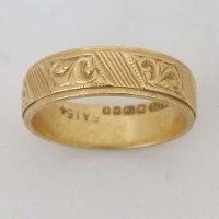 Lot 580 - 18ct gold carved wedding ring.