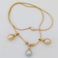 Lot 595 - 18ct gold necklace of a pale grey south seas