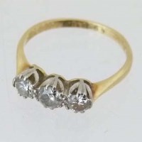 Lot 608 - Three stone diamond ring.