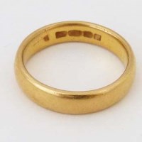 Lot 609 - 22ct gold plain band ring.
