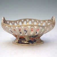 Lot 97 - Chamberlain finger and thumb pattern basket.