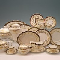 Lot 150 - Large Minton Dynasty service.