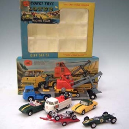 133 - Corgi gift set 37 and gift set 27.