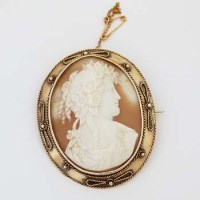 Lot 371 - Shell cameo oval brooch of Flora, in a rope twist