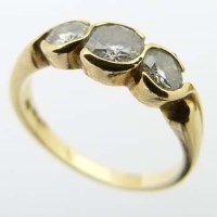 Lot 387 - 18ct gold 3-stone diamond ring.