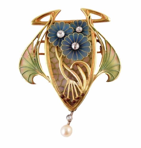 Lot 207 - A late 19th century Art Nouveau plique-a-jour brooch
