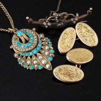 Lot 255 - Brooch and a Pair of 15ct Gold Cufflinks