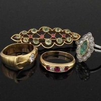 Lot 264 - 15ct Gold Peridot and Ruby Brooch; Emerald &